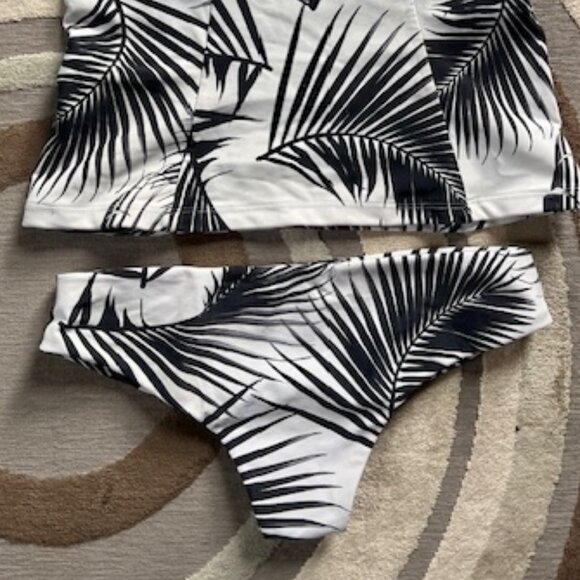 Mikoh Rash Guard With Matching Bottom & Multi String Top In Palm Leaf - Picture 6 of 15